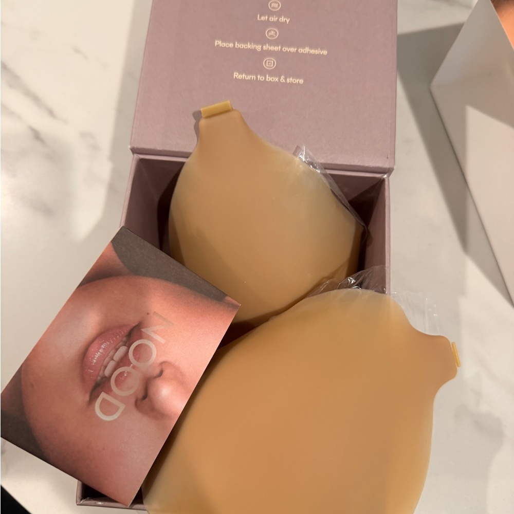 Nood Ultra Thin Adhesive Bra - Picture 2 of 3